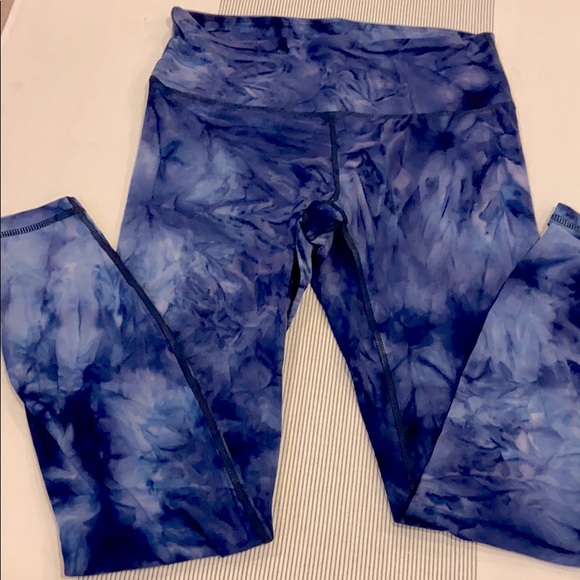 NWT! High Waist Yoga Leggings Blue White Tie Dye - Picture 6 of 8